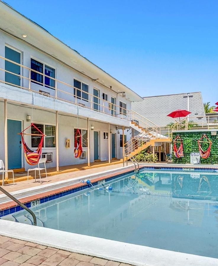 Walk To Dania Beach Christmas Getaway Pool Exterior foto